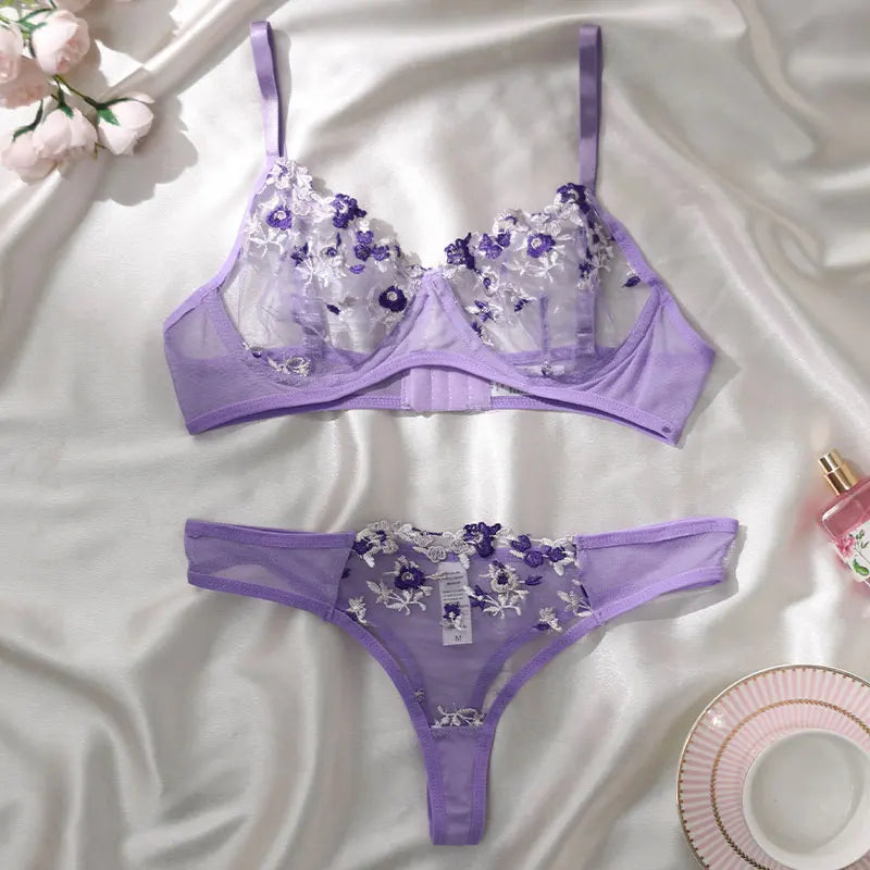 Conjunto de Lingerie Bordada com Flores