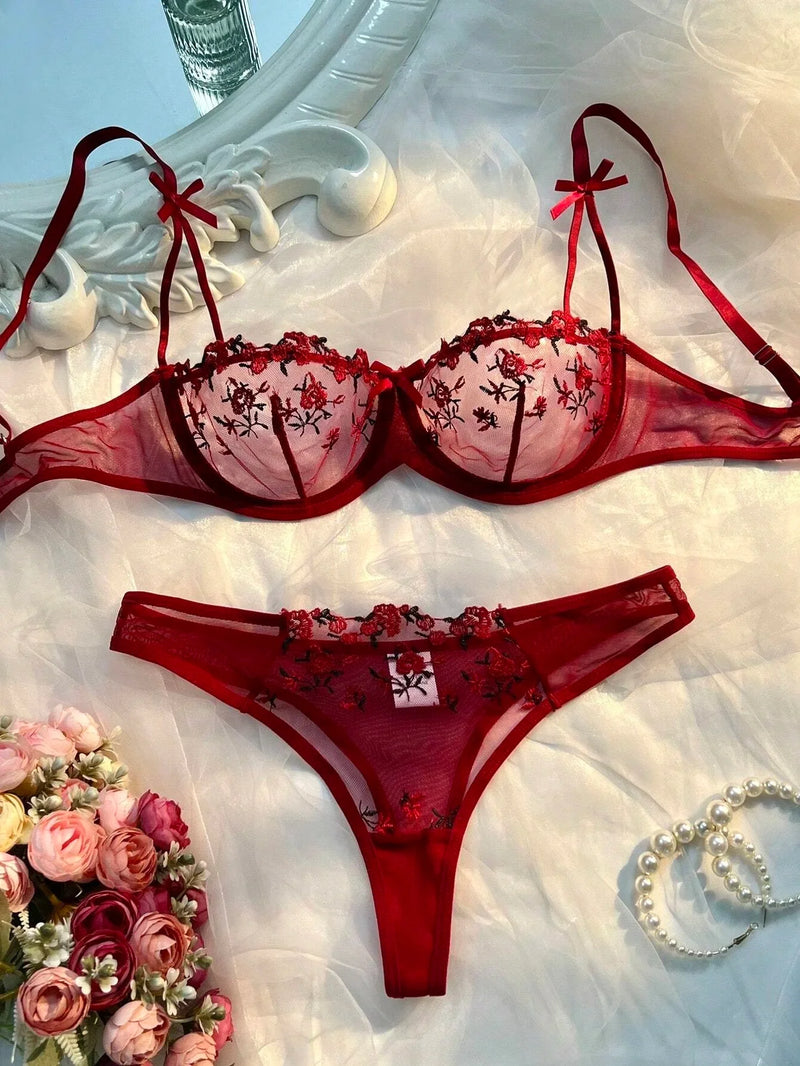 Conjunto de Lingerie Bordada com Flores