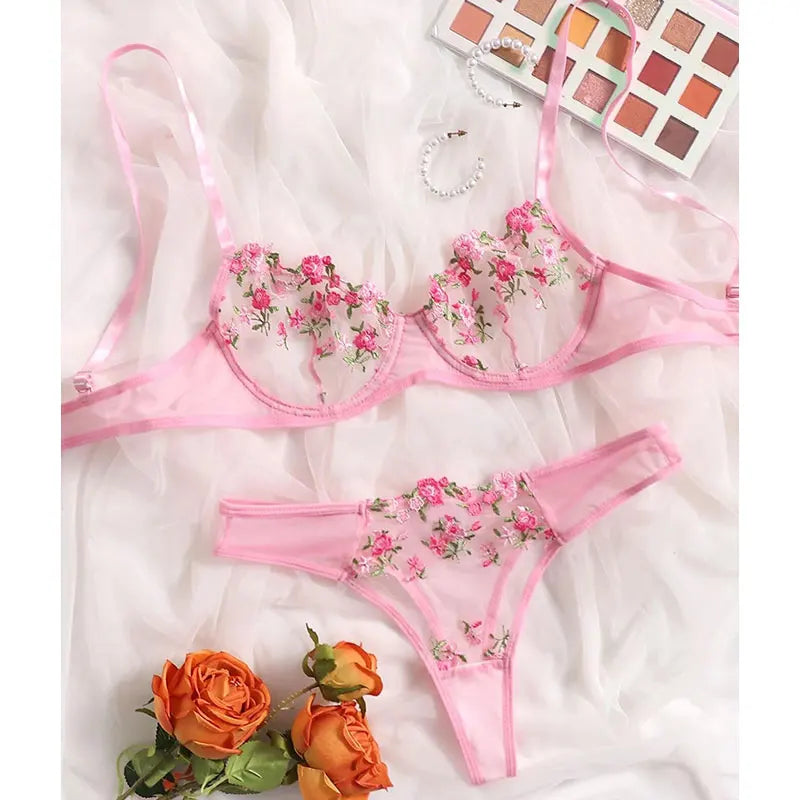 Conjunto de Lingerie Bordada com Flores