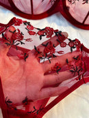 Conjunto de Lingerie Bordada com Flores