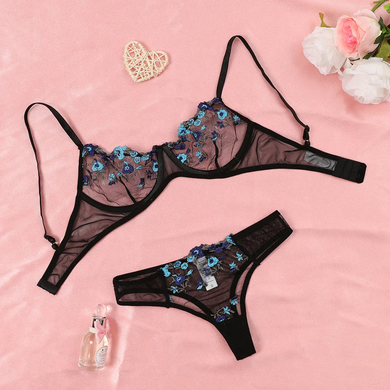 Conjunto de Lingerie Bordada com Flores