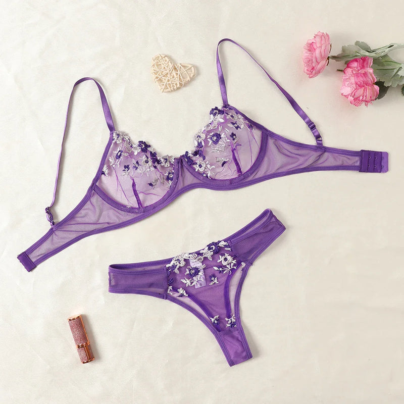Conjunto de Lingerie Bordada com Flores